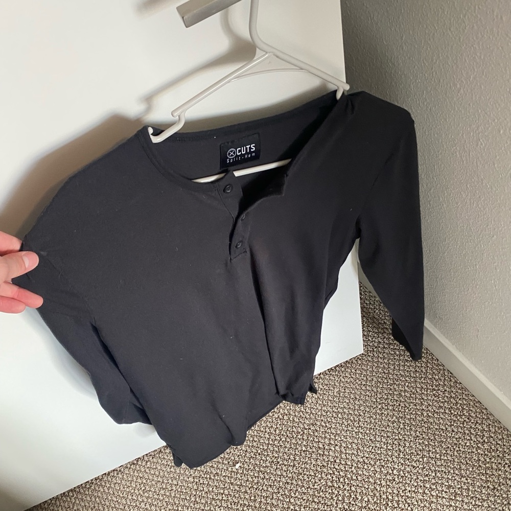 Cuts Henley Split Hem Medium - image 1